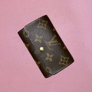 Louis Vuitton 6 key holder